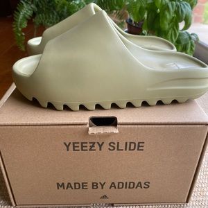 YEEZY SLIDE - *NEW IN BOX* - LIMITED EDITION